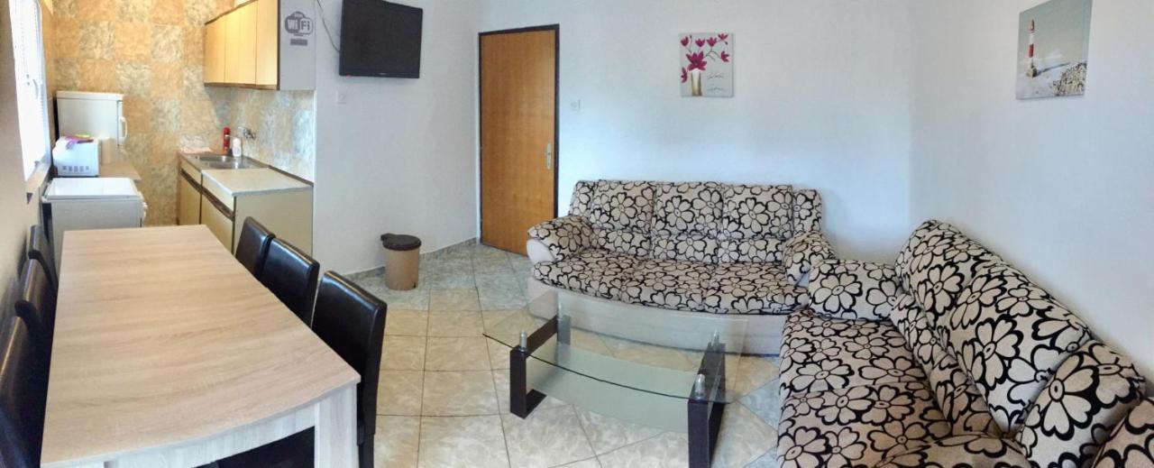 Apartmani Nerko Pag Town Esterno foto