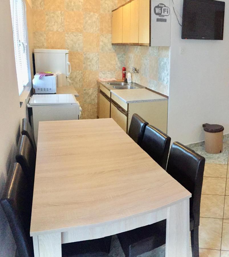 Apartmani Nerko Pag Town Esterno foto